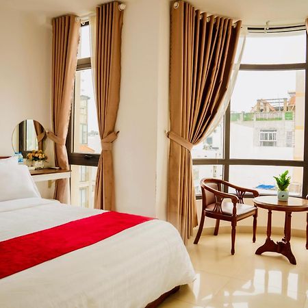 Hotel Khach San Trung Hieu Vung Tau Esterno foto