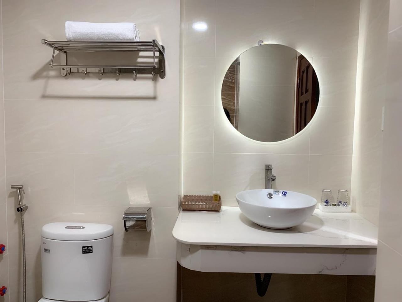 Hotel Khach San Trung Hieu Vung Tau Esterno foto