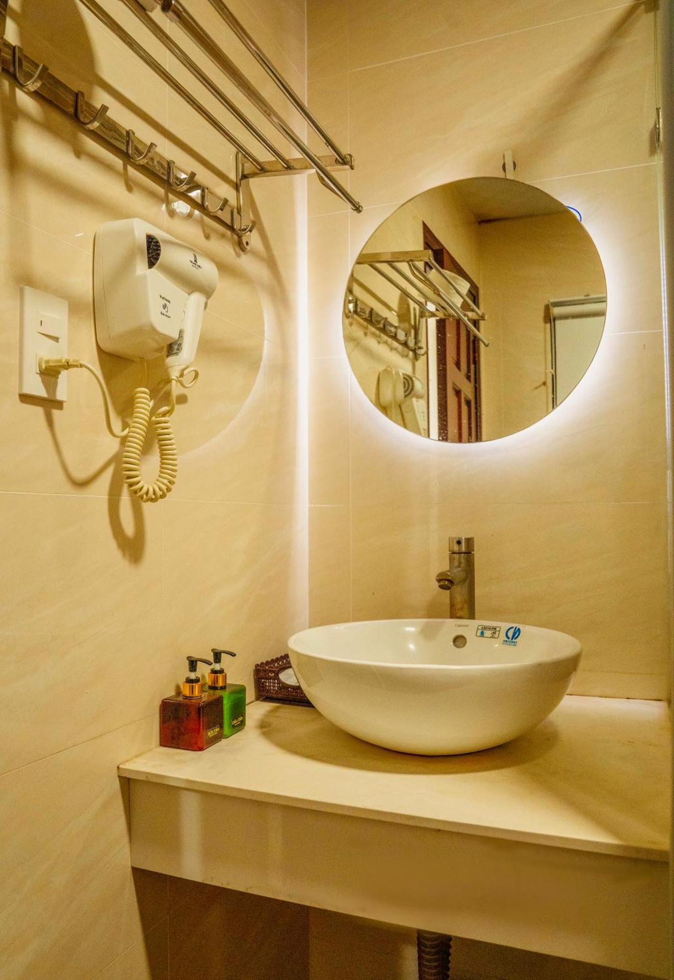 Hotel Khach San Trung Hieu Vung Tau Esterno foto